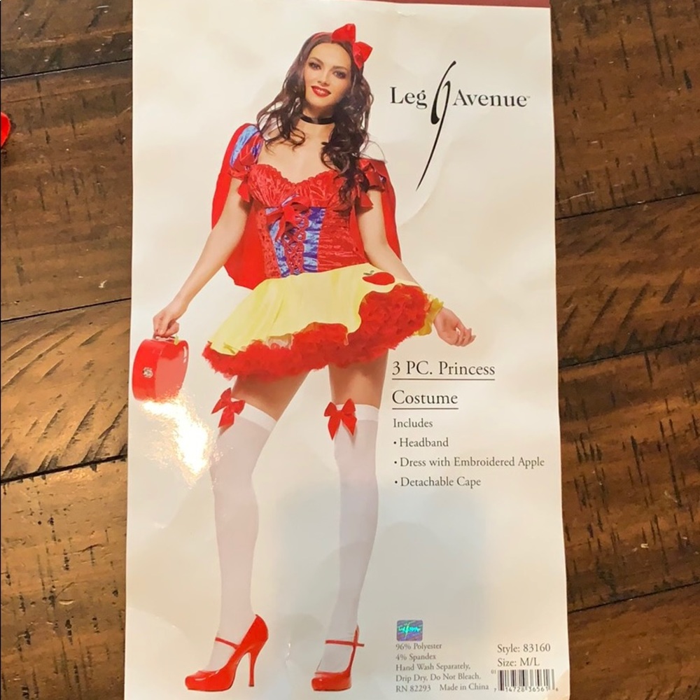 Snow White. Costume. Halloween